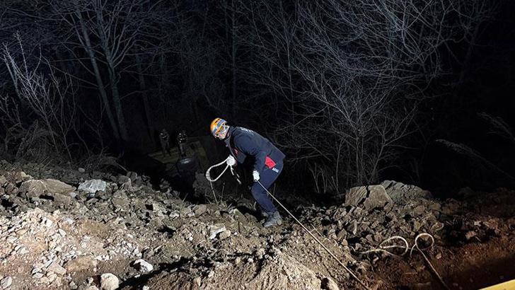 Kamyon uçuruma yuvarlandı, sürücüsü öldü