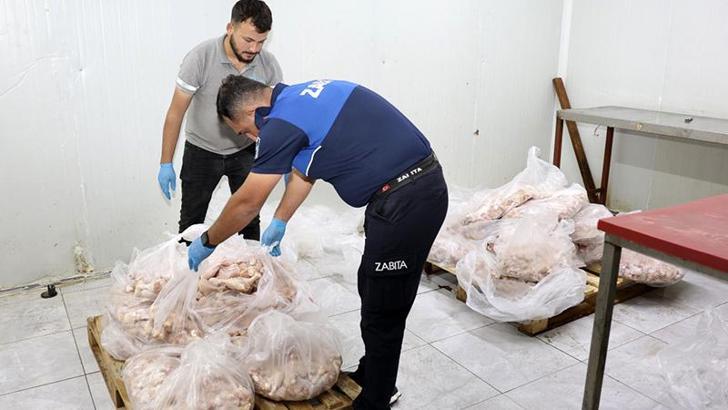 Antalya'da son kullanma tarihi geçmiş 25 ton tavuk ürünü imha edildi