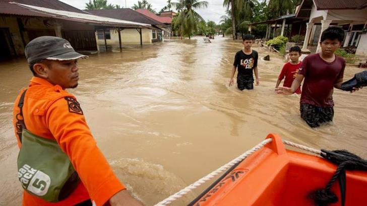 Endonezya’da sel ve toprak kayması nedeniyle 10 kişi hayatını kaybetti