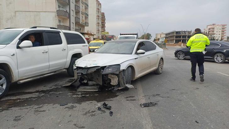 Şırnak’ta kamyonet ile otomobil çarpıştı