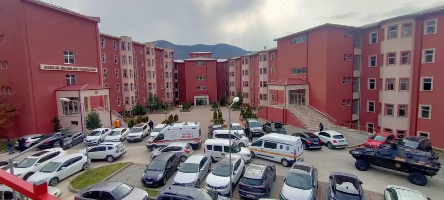 Gümüşhane Üniversitesi'nde kadın memur silahla rehin alındı; şüpheli ikna edildi (3)