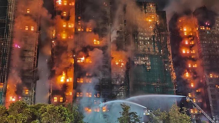 Hong Kong'da konut kompleksinde yangın: 13 ölü, 15 yaralı