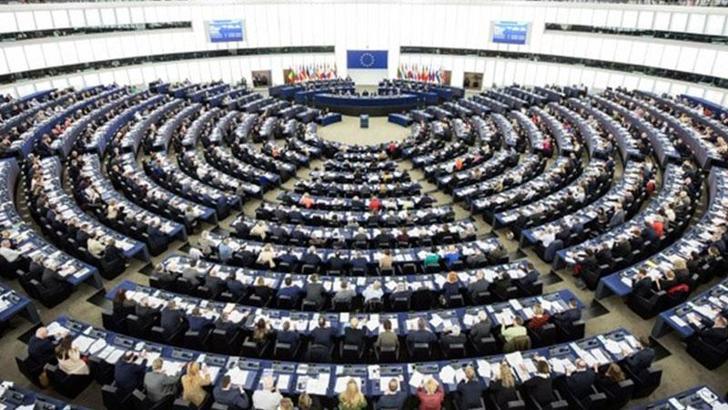 Avrupa Parlamentosu'ndan ‘sosyal medyada 16 yaş sınırı’ çağrısı