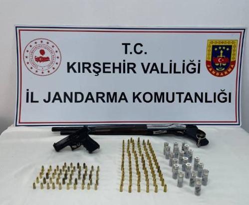 Kırşehir'de ruhsatsız silah operasyonu: 3 gözaltı