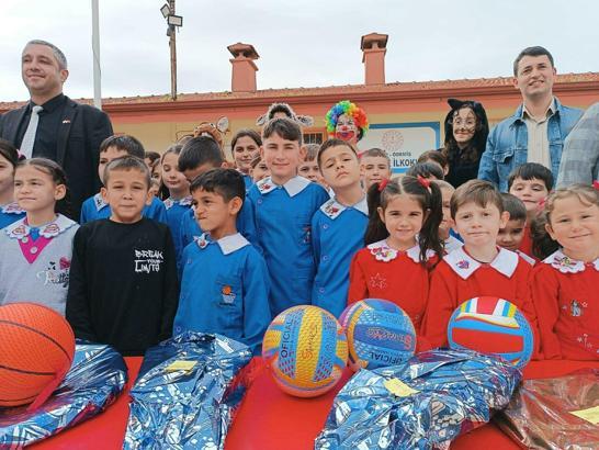 Öğretmen Eren, projesiyle kırsaldaki öğrencilerin yüzünü güldürdü