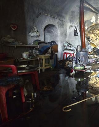 Evdeki odun sobasından çıktığı değerlendirilen yangında 80 yaşındaki kadın öldü