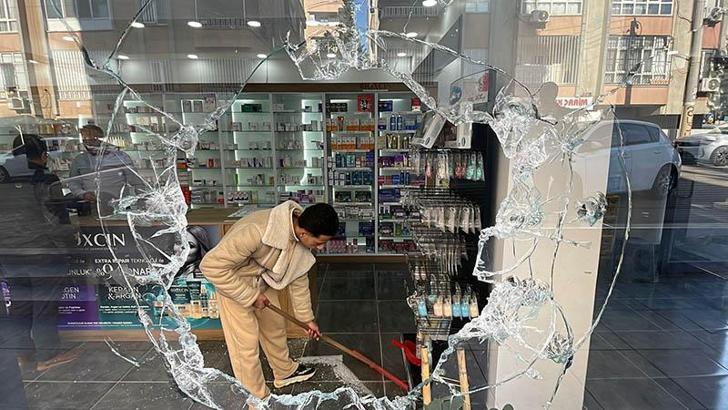 Eczaneye pompalı tüfekli saldırı; çok sayıda saçma isabet etti