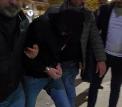 Kuyumcu soyguncusunun kimliği, bant üzerindeki parmak izinden saptandı