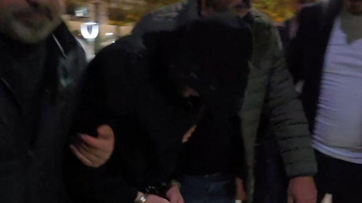 Kuyumcu soyguncusunun kimliği, bant üzerindeki parmak izinden saptandı