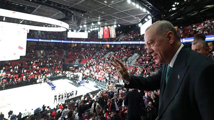 Cumhurbaşkanı Erdoğan Türkiye-Bosna Hersek maçını izledi