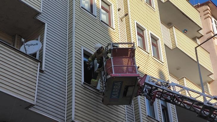Kars'ta 6 katlı binada yangın; 1'i çocuk 3 kişi dumandan etkilendi