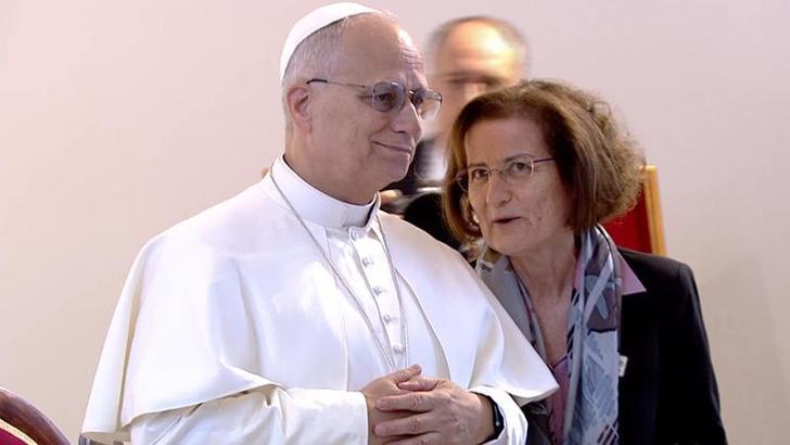 Papa 14. Leo Fransız Fakirhanesi’ni ziyaret etti