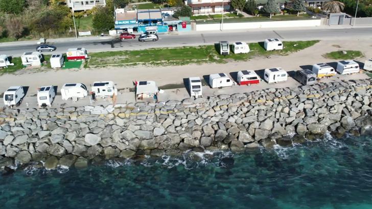 İstanbul - Beylikdüzü'nde sahil şeridi karavan parkına döndü; mahalleli tepkili