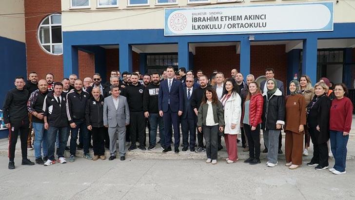 Beşiktaş derneklerinden Sındırgı'ya destek