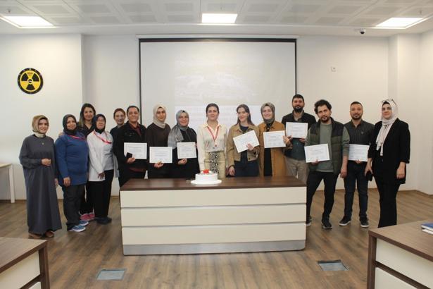 Ameliyathane hemşireliği eğitimi tamamlayan 8 sağlık çalışanına sertifika