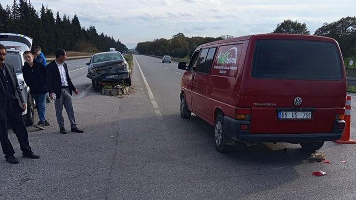 Otomobil ile minibüs çarpıştı; 2 yaralı