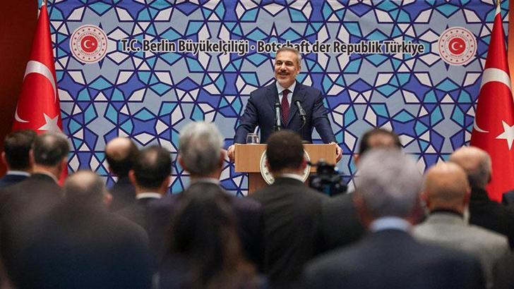 Bakan Fidan, Almanya'daki Türklerle bir araya geldi