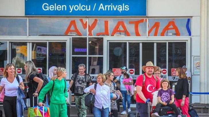 Antalya'ya tatile gelen İngiliz ve Polonyalı turist sayısı arttı