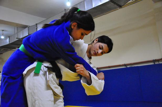 Kavgayı ayıran judo antrenörü tarafından keşfedilen Ayla, milli sporcu oldu
