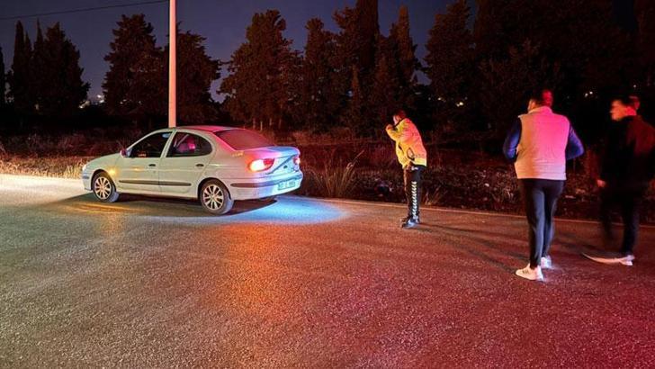 Kaza yapan motosikletin sürücüsünün dişlerini telefon ışığıyla aradılar