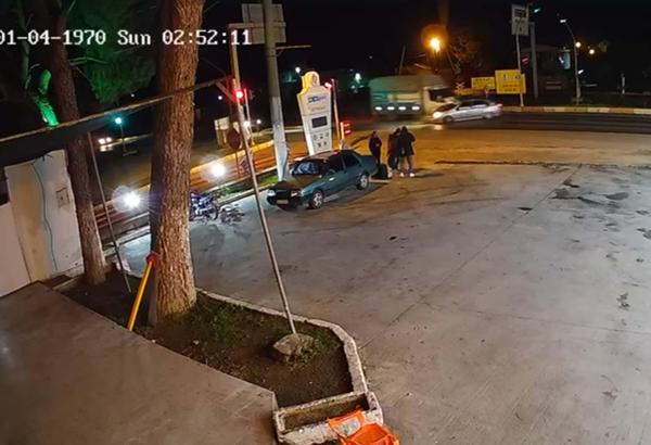 Otomobil ile kamyonet çarpıştı: 1 ölü, 2 yaralı (2)