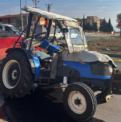 Gaziantep’te otomobil ile traktör çarpıştı:2 yaralı