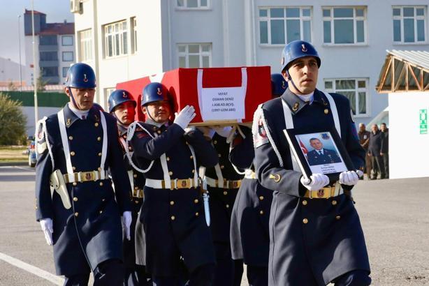 Kalp krizi sonucu hayatını kaybeden komutan son yolculuğuna uğurlandı