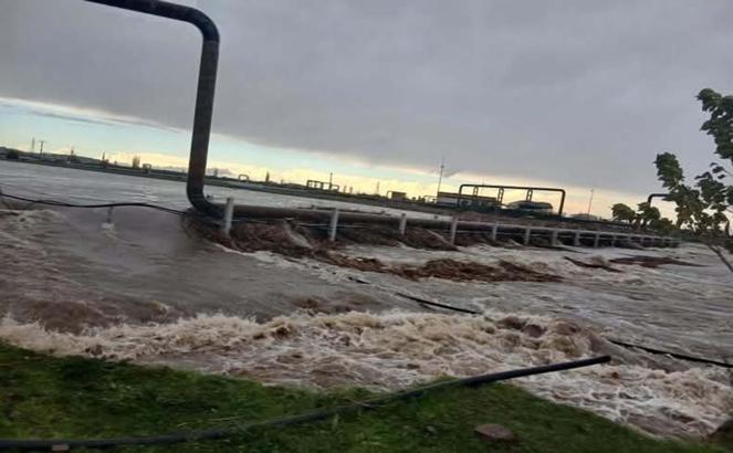 Çanakkale'de sağanak; Tuzla Çayı taştı
