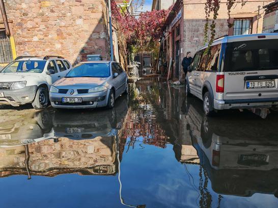 Ayvalık'ta sağanak; metrekareye 120 kilogram yağış düştü