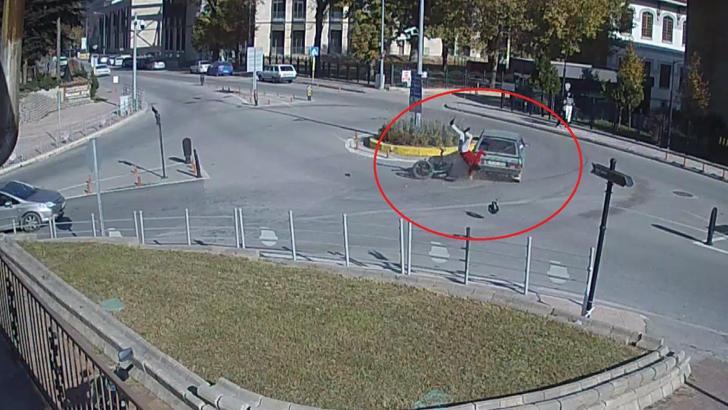 Otomobille çarpışan motosikletin sürücüsü yaralandı