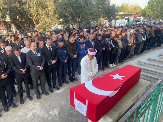 Kalp krizi sonucu hayatını kaybeden komutan toprağa verildi