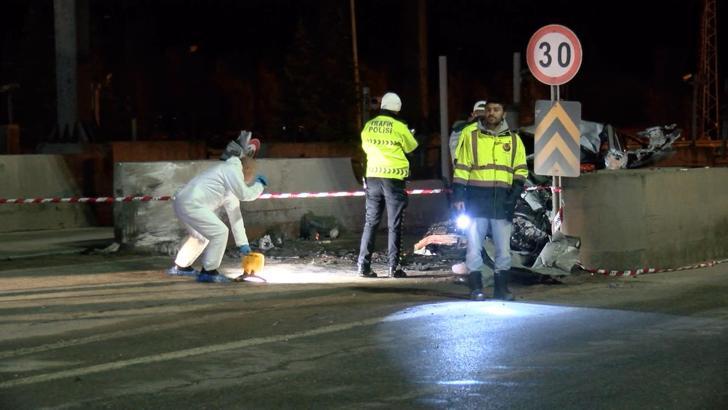 İstanbul - Tuzla’da otomobiliyle gişelere çarpan asistan doktor hayatını kaybetti