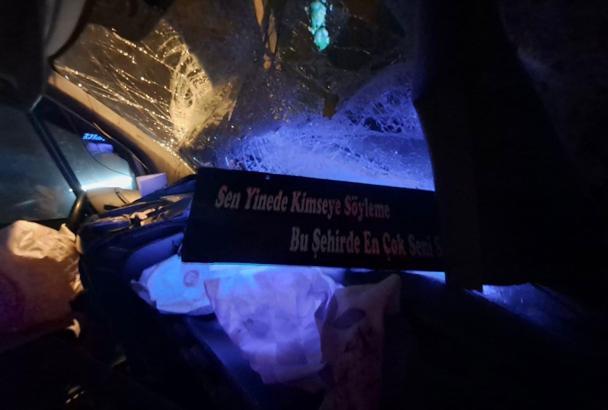 Minibüs, TIR’a çarptı; 2 yaralı