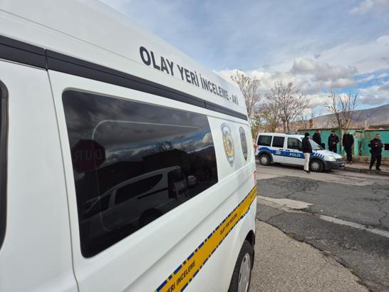 Metruk binada ölü bulundu