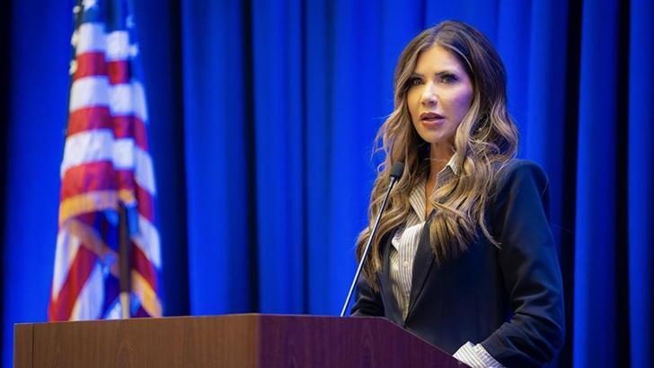 ABD İç Güvenlik Bakanı Noem, Venezuelalı göçmenlerin sınır dışı edilmesini onayladı