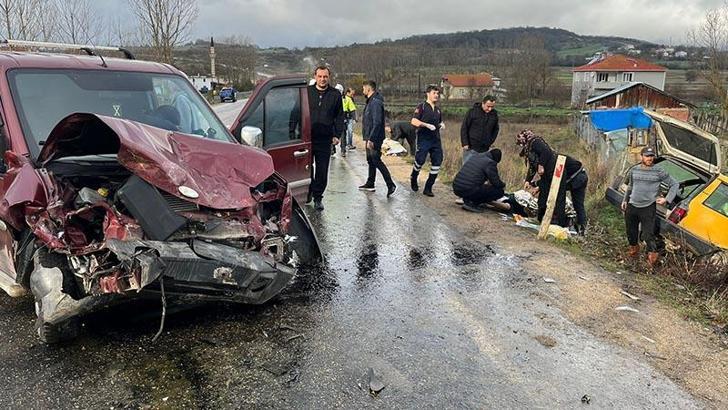 Hafif ticari araç ile otomobil çarpıştı: 2’si çocuk, 6 yaralı