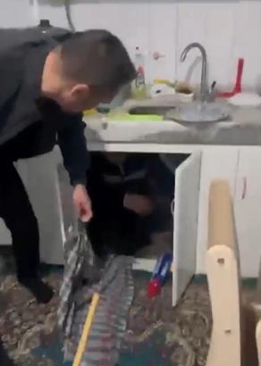 Firari hükümlü mutfak dolabında yakalandı