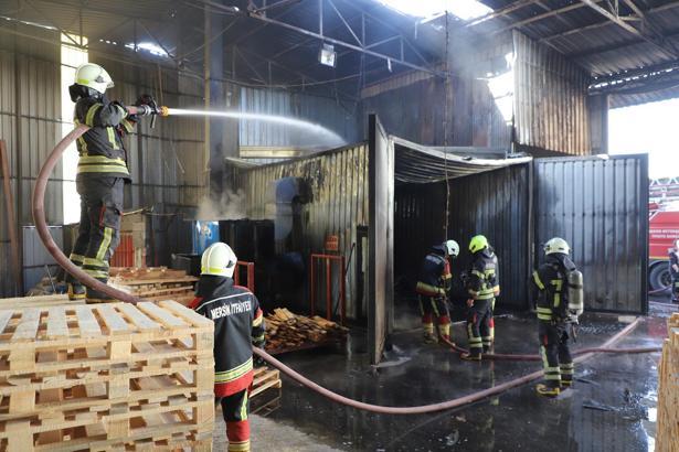 Palet fabrikasında çıkan yangın söndürüldü