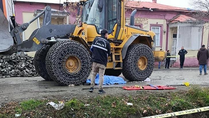 Kepçenin altında kalan emekli imam öldü