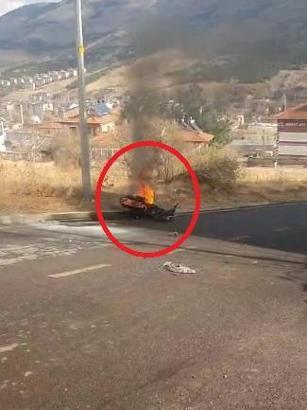 Devrilip alev alan motosikletin sürücüsü yaralandı