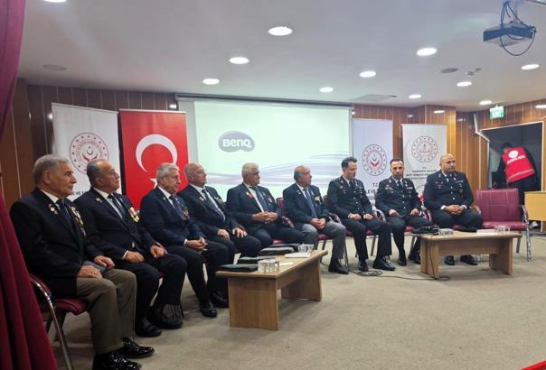 Osmaniye’de gaziler, öğrencilerle kahramanlık hikâyelerini paylaştı