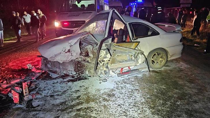 Amasya’da 2 otomobil çarpıştı; 8 yaralı