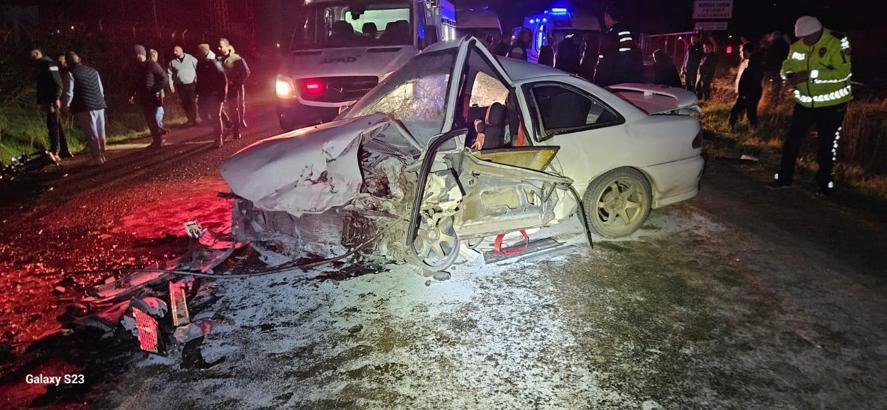 Amasya’da 2 otomobil çarpıştı; 8 yaralı