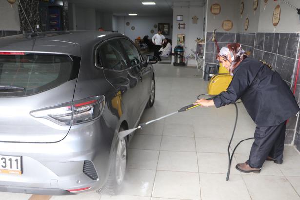 Erzurum'da oto yıkamaya 'kadın eli' değdi