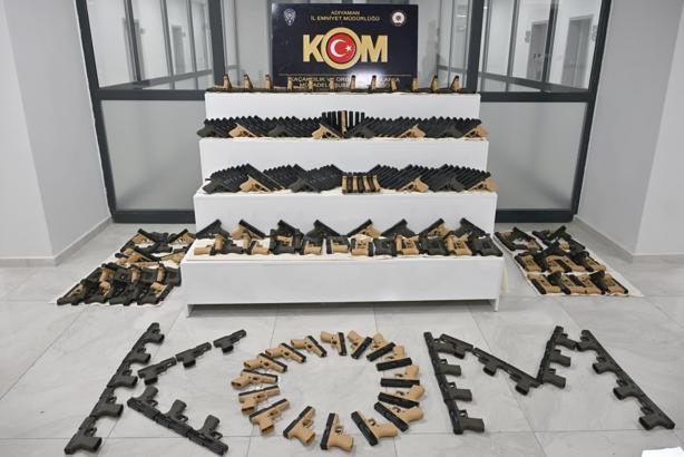 Adıyaman’da kurusıkıdan çevrilmiş bin tabanca ele geçirildi