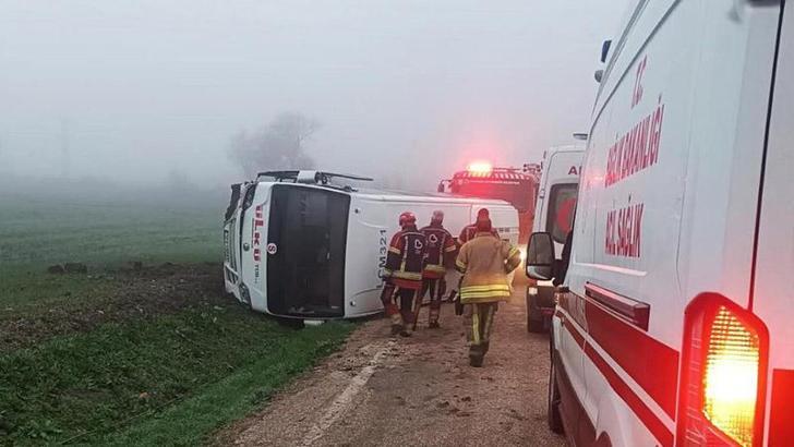Öğrenci servis midibüsü şarampole yuvarlandı; 8 yaralı