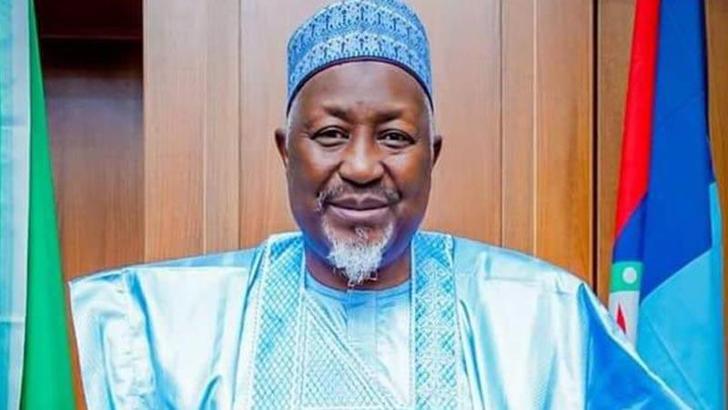 Nijerya Savunma Bakanı Abubakar, istifa etti