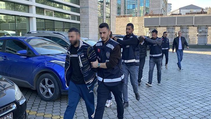 Motosikletlerle gelip husumetli oldukları 2 kişiyi vuran 7 şüpheli adliyede