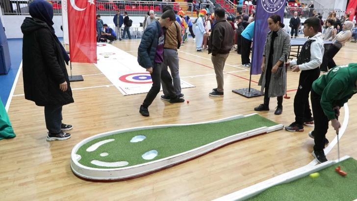 Fatih’te Geleneksel Engelsiz Spor ve Eğlence Şenliği düzenlendi