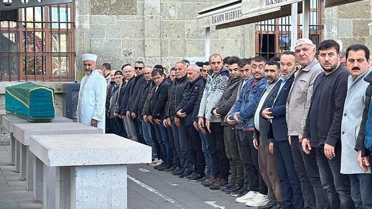 Eşi ve oğlunun ölümüne ilişkin tutuklu bulunduğu cezaevinde intihar eden doktor, defnedildi
